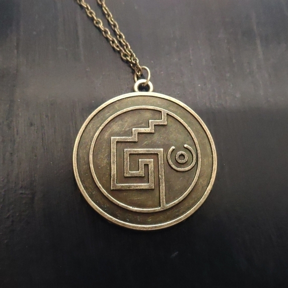 Pirates of the Caribbean Spanish gold skull medallion - Picture 3 of 3